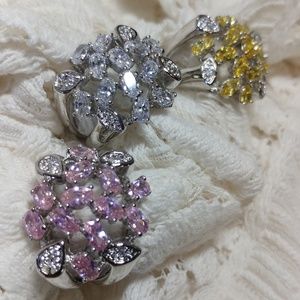 Amazing Rhinestone White Gold Tone Realistic Ring